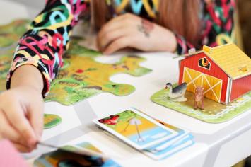 Tactic Zoek en Vind Boerderij - Bordspel - Opvouwbare schuren - 17 Speelfiguren - Vanaf 4 jaar