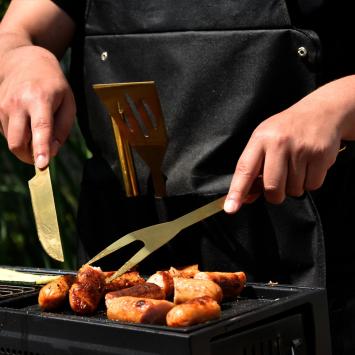 MikaMax Gouden Milionaire BBQ Accessoire Set - BBQ Tools Goud - BBQ Gereedschap Set - 5 Delige Set - Incl. Meegeleverde Tas - Straat Luxe Uit - Hoge Kwaliteit - Goud